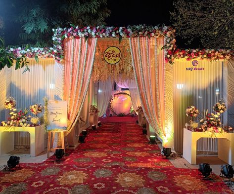 Tent Gate Decoration, Weeding Decoration Entry Gate, Shaadi Mandap Decoration, Wedding Entrance Gate Decor, Entry Gate Decoration Wedding, Shaadi Decoration, Shaadi Ideas, Stage Decoration Photos, Entrance Idea