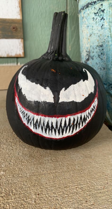 Venom Pumpkin Painting, Punkin Paintings Ideas, Spiderman Pumpkin Painting, Scary Painted Pumpkins, Deadpool Pumpkin, Scary Pumpkin Painting Ideas, Venom Pumpkin, Scary Pumpkin Painting, Spiderman Pumpkin