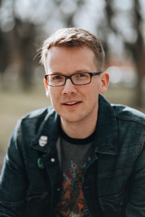 Hank Green explores Internet, fame, isolation in debut novel Real References, Hank Green, Internet Fame, Mad Scientists, Wall Pics, Slender Man, Marshall Lee, Green Pictures, Guy Stuff