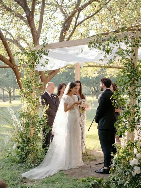 Brooklyn Botanic Garden, New York City – Samm Blake – New York Wedding Photographer Brooklyn Botanical Garden Wedding, Chuppah Flowers, Chuppah Decor, Whimsical Wedding Inspiration, Brooklyn Botanical Garden, Brooklyn Botanic Garden, Botanical Gardens Wedding, Eco Wedding, Ceremony Inspiration