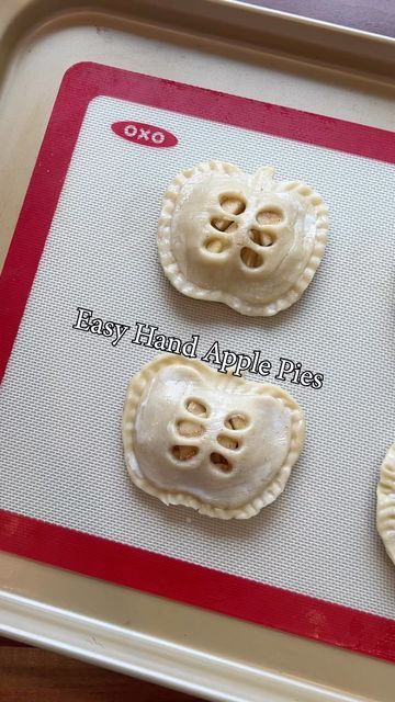 Hand Apple Pies, Egg Wash Recipe, Pie Pockets, Xmas Cookies Recipes, Apple Pie Crust, Mini Pie Recipes, Xmas Cookie, Pie Mold, Store Bought Pie Crust