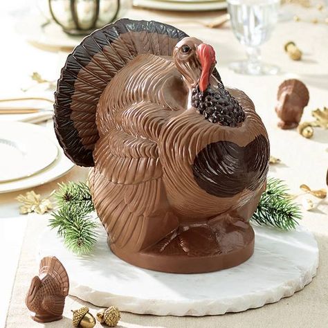 Thanksgiving Tradition, Chocolate Turkey, Milk Chocolate Recipes, Thanksgiving Dinner Party, Turkey Decor, Chocolate Food, Edible Arrangements, Chocolate Cookie Recipes, Thanksgiving Traditions