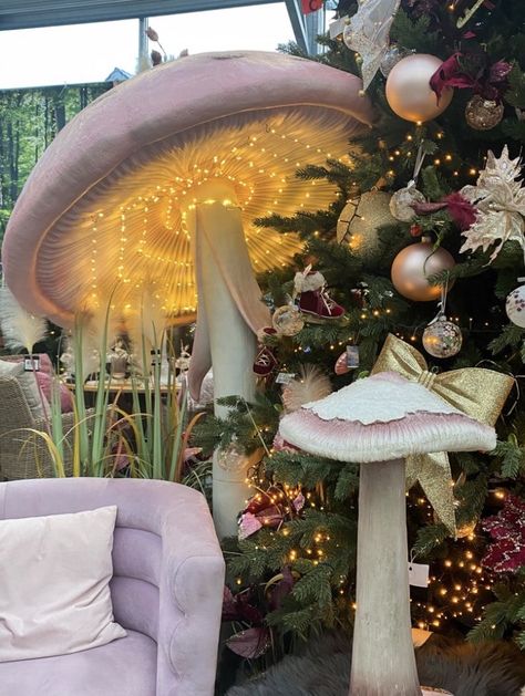 Mushroom Decor Party, Life Size Mushroom Diy, Diy Giant Mushroom, Mushroom Ceremony, Pink Mushrooms, Alice In Wonderland Diy, Fairy Garden Birthday Party, Alice In Wonderland Tea Party Birthday, Mushroom Crafts