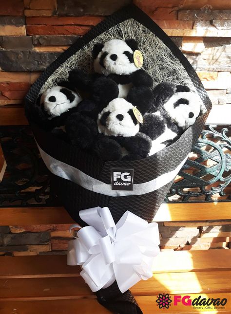 Panda Bouquet, Bear Bouquet, Panda Birthday Party, Sand Gifts, Birthday Basket, Panda Birthday, Panda Gifts, Flower Business, Panda Love