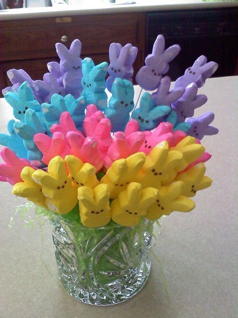 Hometalk Peeps Crafts, Easter Birthday Party, Easter Bouquet, Easter Goodies, Crafts Easter, Easter Birthday, Easter Peeps, Easter Centerpieces, Easter Time