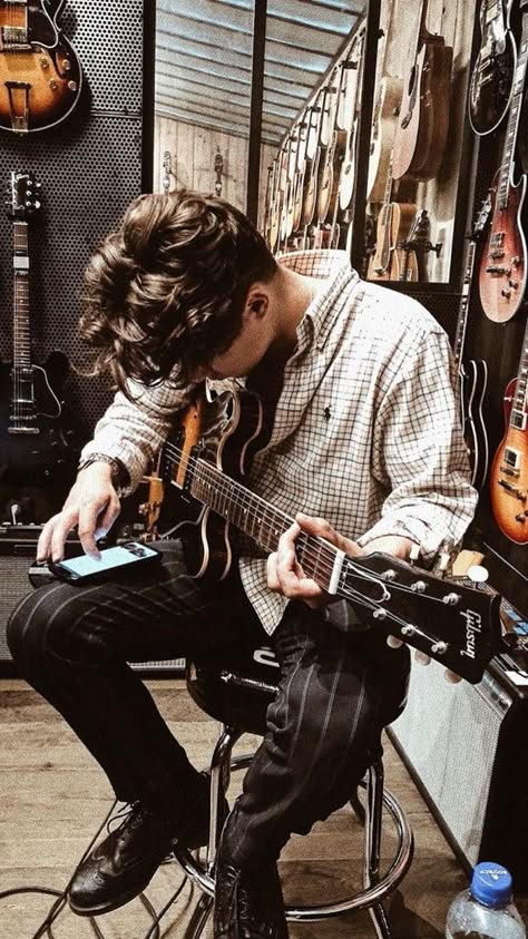 Brad The Vamps, Bradley The Vamps, Guitar Boy, Bradley Will Simpson, Will Simpson, Calum Thomas Hood, Brad Simpson, New Hope Club, Bradley Simpson