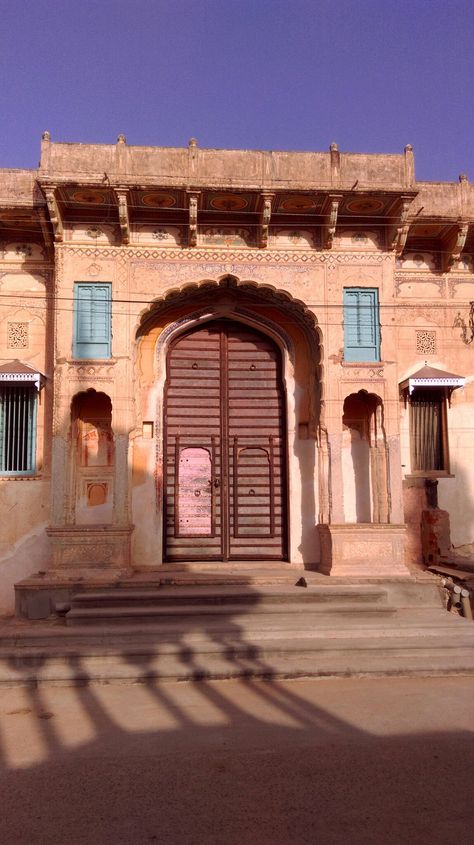 ✓ Painted houses in Mandawa, Rajasthan Haveli Design Houses, Mandawa Rajasthan, Mandawa Haveli, Haveli Design, Painted Houses, Home Upgrades, Design House, My Travel, Set Design