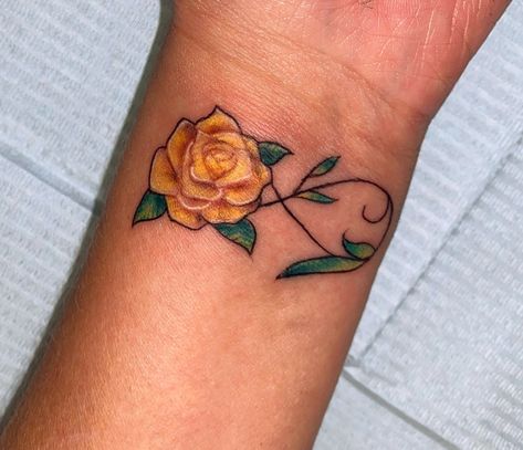 Tiny Yellow Rose Tattoo, Sgrho Tattoos, Tattoos Of Roses, Yellow Flower Tattoos, Rose Tats, Yellow Rose Tattoo, Black People Tattoos, Yellow Tattoo, Rose Tat