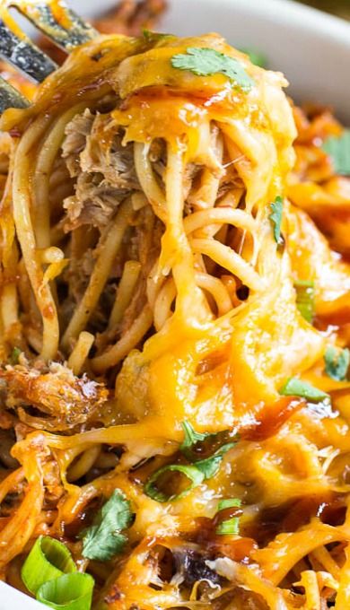 Casserole With Pulled Pork, Bbq Spaghetti, Spaghetti Casserole, Bbq Chicken Pizza, Pulled Pork Recipes, Chicken Pizza, Bbq Pork, Pork Dishes, Bbq Chicken