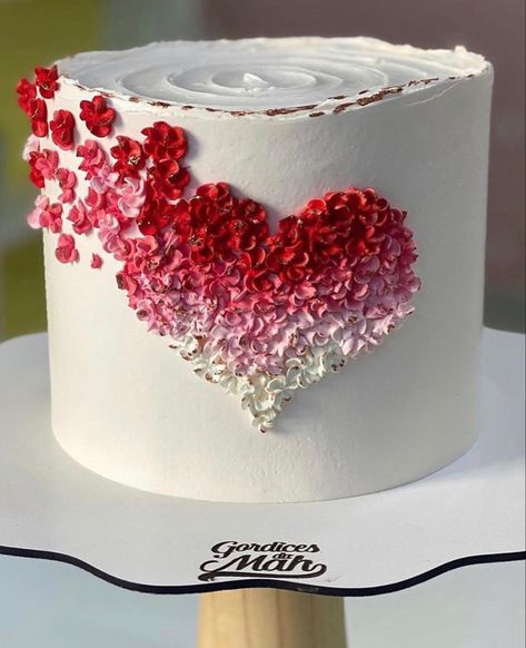 Heart Cake Designs, Anniversary Cake Designs, Happy Anniversary Cakes, Chocolate Cake Designs, Buttercream Cake Decorating, Beautiful Cake Designs, Elegant Birthday Cakes, Cool Cake Designs, Simple Cake Designs