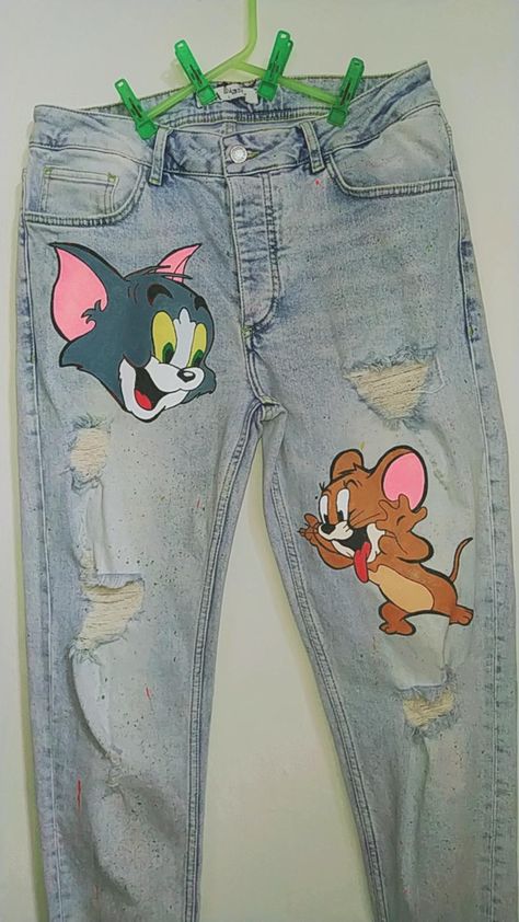 Hand Painted Denim Pants, Hand Painted Pants Design, Cartoon Painting On Jeans, Fabric Painting On Pants, Fabric Painting On Jeans Pants, Designs On Jeans Paint, Hand Painted Pants Ideas, Painting Ideas On Pants, Painted Pants Idea