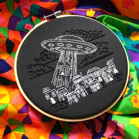 YIKES UFO Embroidery Kit Needlecraft Kit Embroidery - Etsy Design Outline, Modern Embroidery Kit, Beginner Embroidery Kit, Beginners Embroidery, Design Picture, Monochrome Design, Art Embroidery, Embroidery Needles, Modern Embroidery