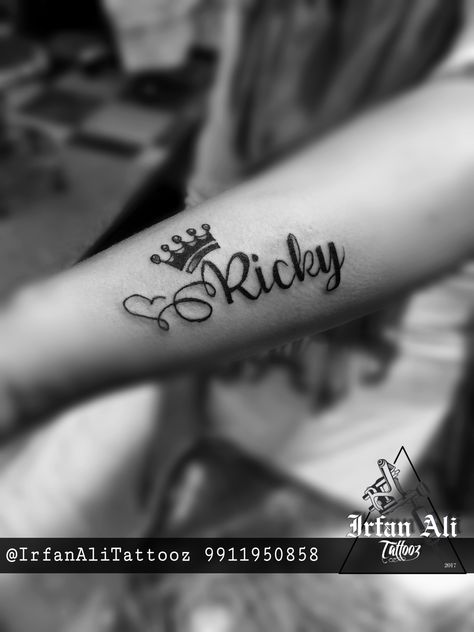 Ricky Name Tattoo, Tattoo Of Husbands Name Ideas, Tattoo Names On Arm, Cute Name Tattoos Husband, Husband Name Tattoo Ideas, Name Tattoos For Boyfriends, Tattoo Ideas Names Husband, Spouse Name Tattoos For Women, Tattoos For Husband Name