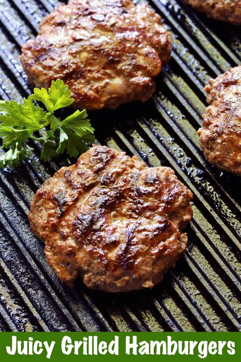 A truly easy recipe for grilled hamburgers. Quickly mix ground beef with spices, form into atties, then grill them for less than 10 minutes. Broiled Burgers, Baked Hamburgers, Grilled Burger Recipes, Hamburgers Grilled, Grilled Burgers, Ground Beef Casserole, Hamburger Recipes, Tailgate Food, Healthy Food Blogs