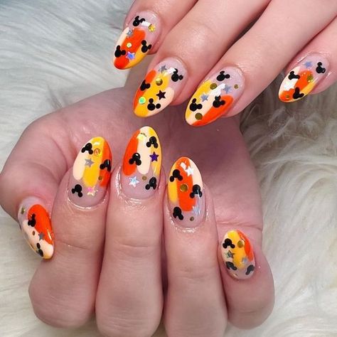 Simple Halloween Disney Nails, Fall Nails Disney, Autumn Disney Nails, Disney Nails Halloween, Fall Disney Nails, Disney Halloween Nails Design, Summer Disney Nails, Disney Fall Nails, Halloween Disney Nails