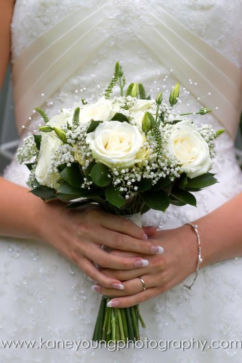 Bride Bouquets White Elegant, White Wedding Flowers Centerpieces, Classic Wedding Flowers, Pastel Wedding Theme, Small Wedding Bouquets, Elegant Wedding Bouquets, Forest Theme Wedding, Diy Bridal Bouquet, Wedding Bouquets Bride