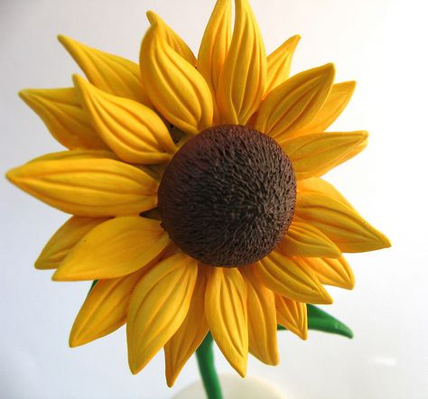 sunflower closeup | Flickr - Photo Sharing! Polymer Clay Sunflower, Clay Sunflower, Fondant Flower Tutorial, Clay Bird, Clay Magnets, Sunflower Art, Diy Pottery, Sculpture Painting, Clay Flowers