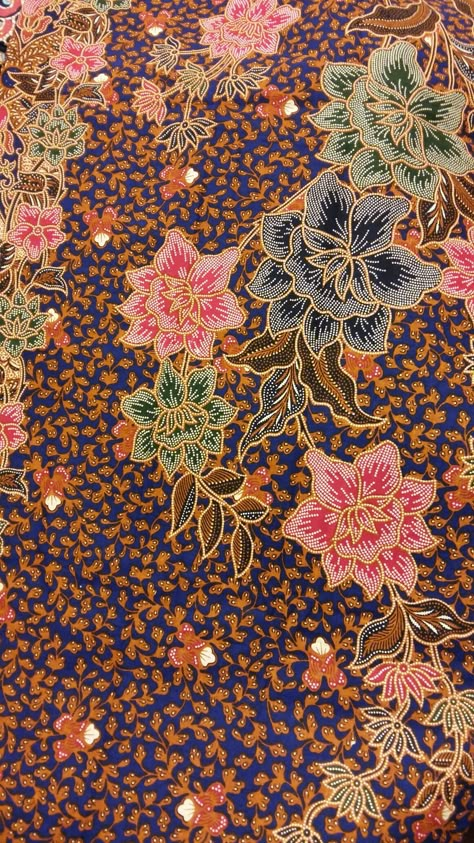 Malaysian Batik, Tropical Fabric Prints, Batik Kebaya, Buku Harry Potter, Indonesian Art, Indonesian Batik, Motif Batik, Batik Art, Batik Design