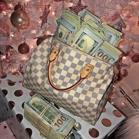 Watch my story💞💫 on Instagram: “what's your dream job?💲  - - - - - -#explorepage #trending #baddieonabudget #photography #pinterest #selfcare #threads #lipgloss #content…” Kylea Core, Nostalgia Summer, Cash Cow, Money Vision Board, Collage Collage, Money Girl, Mo Money, Luxurious Life, Money Stacks