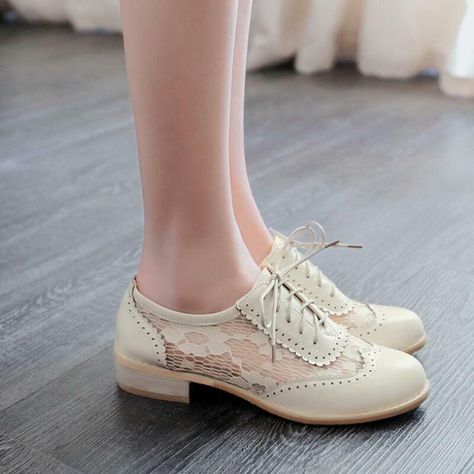 Heeled Oxfords, Oxford Shoes Heels, Lace Oxfords, Oxford Shoes Outfit, Casual Pumps, Oxfords Shoes, Girls Flats, Oxford Flats, Low Heel Shoes