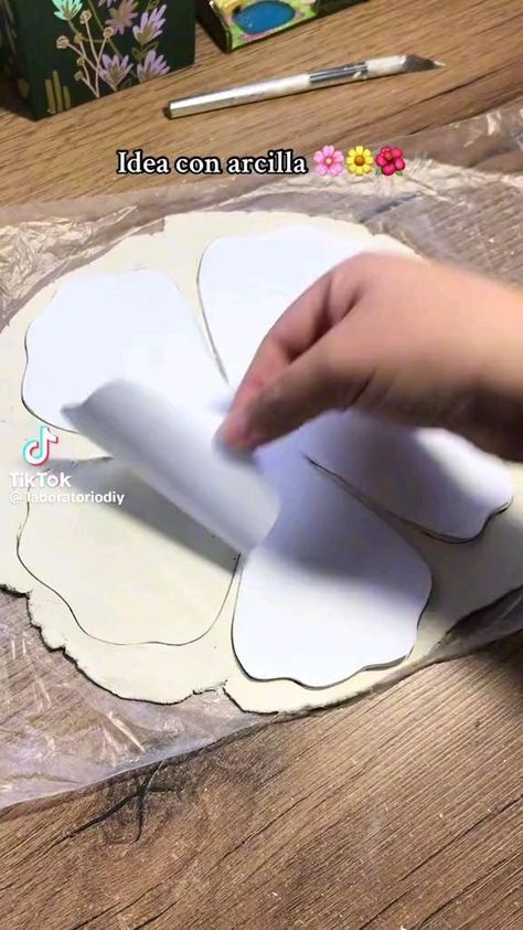 How To Fire Clay Without A Kiln, Ceramics Slab Box Ideas, Beginner Ceramics Projects Ideas, Pasta Para Modelar Ideas, Clay Crafts For Adults, Ceramic Carving Designs, Air Dry Pottery, Ceramica Fria Ideas, Lera Inspiration