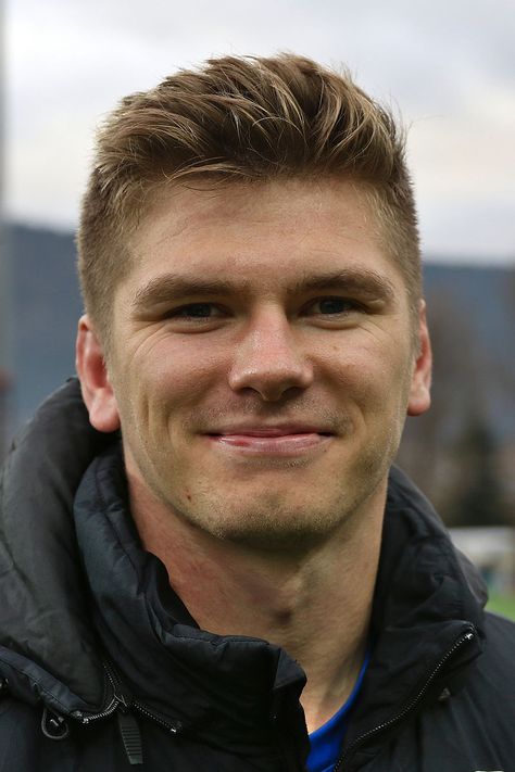 Owen Farrell - Wikipedia England Rugby Team, Rugby Quotes, Owen Farrell, Rugby Boys, Rugby Player, England Rugby, Rugby Men, Sports Hero, Rugby Union