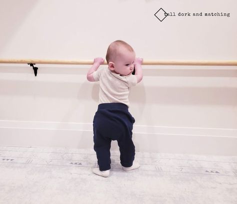 Montessori Pull Up Bar, Door Hacks, Diy Surprise Box, Rectangle Basket, Diy Montessori, Crochet Baskets, Basket With Handles, Diy Barn Door, Pull Up Bar