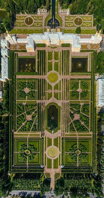 Palace Plan, Mansion Garden, Green Palace, Garden Palace, Peterhof Palace, Formal Garden Design, Castle Gardens, Grand Palace, Jeezy