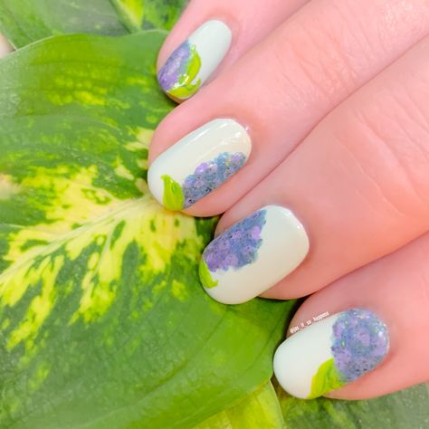 Colour changing hydrangea nail art using thermal polish Thunderball by Danglefoot Nail Polish. www.jasitsohappens.com Blue Hydrangea Nails, Hydrangea Nail Art, Hydrangea Nails, Porch Wedding, Iron Nails, Nail Art Pictures, Prom 2024, Popular Nail Designs, Polish Ideas