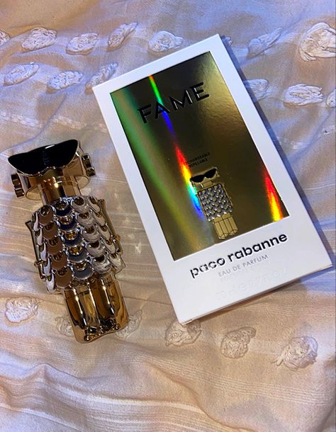 Fame Perfume, Paco Rabanne Fame, Perfume Display, Fragrances Perfume Woman, Perfume Collection Fragrance, Perfume Scents, Smell Amazing, Luxury Perfume, Paco Rabanne