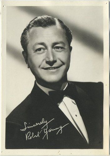 Robert Young Vintage Headshots, Handsome Gentleman, Vintage Hollywood Stars, Father Knows Best, Robert Young, Classic Actors, Fan Photo, Old Hollywood Style, Famous Actors