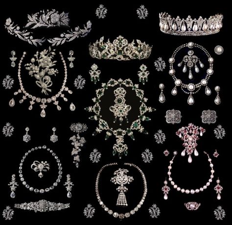 The Jewels of the Queens of Denmark Queen Mary Jewellery, Norwegian Royal Jewels, Rich Jewelry, Danish Royal Tiaras, Denmark Crown Jewels, Christiansborg Palace, Diamond Flower Brooch, British Crown Jewels, Prince Michael Of Kent