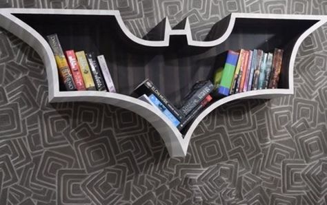 Batman Bookshelf, Batman Furniture, Logo Batman, Decorative Bookshelves, Batman Wall, Mens Room Decor, Creative Bookshelves, Ideas Cuarto, Mens Room