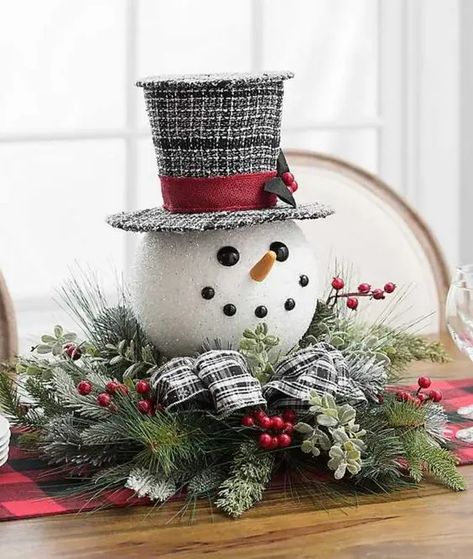 a cute snowman christmas centerpiece Snowman Head Centerpiece, Snowman Centerpieces Diy, Snowman Centerpiece Ideas, Snowman Tablescape, Simple Snowman, Snowman Head, Kitchen Table Centerpiece, Winter Centerpieces, Dining Room Table Centerpieces