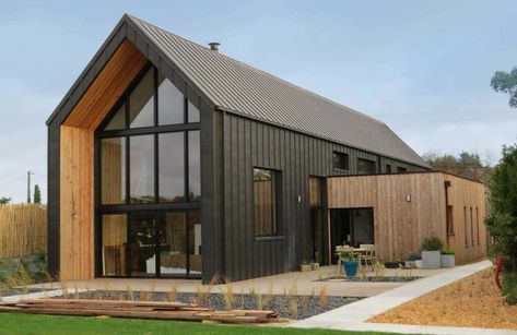 26 maisons en bois pour faire le plein d'inspiration Dog House Plans, Best Home Interior Design, House Cladding, Modern Barn House, Exterior Cladding, Barn Style House, Modern Barn, Metal Building Homes, Pole Barn Homes