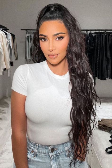 Kardashian Events, Kardashian Lifestyle, Half Up Ponytail, Aesthetic Rich Lifestyle, Kardashian Workout, Kardashian Diet, Up Ponytail, Loose Wave Hair, Peruvian Hair Bundles