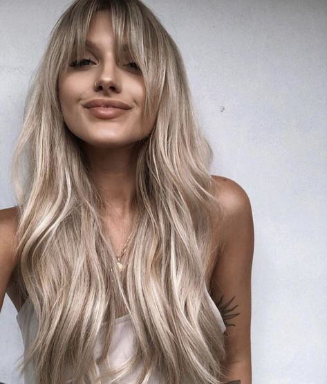 Long Blonde Hair Cuts, Blonde Hair Transformations, Blonde Hair With Bangs, Blonde Hair Inspiration, Peinados Fáciles Para Cabello Corto, Happy Bday, Hair And Beauty Salon, Long Hair With Bangs, Hair Color And Cut