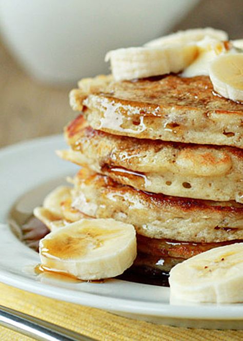 Fluffy Banana Pancakes recipe - Uber-fluffy yet moist thanks to mashed banana mixed into the batter, these pancakes make for the perfect weekend morning breakfast. Fluffy Banana Pancakes, Stack Of Pancakes, Weight Watchers Meal Plans, Banana Pancakes Recipe, Banana Pancakes, Ww Recipes, Weight Watchers Meals, Flan, Yummy Breakfast