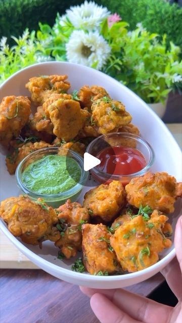 Girish Chhabria on Instagram: "Crispy Paneer Pakoda Do support us and do like, share, comment and tag your friends and family who would love to try this! Also do checkout our story highlights to know products, kitchenware and gadgets which we use in our videos! 👨‍🍳For more updates follow us @agarnishbowl 👨‍🍳For more updates follow us @agarnishbowl ☞︎︎︎ Use #agarnishbowl to get featured!! . . ❌ Strictly No Repost!! Neither on Instagram nor on any other platforms. . . ✔️Turn your post notification on to never miss an update!! #crispy #paneer #pakoda #easyrecipes #quickrecipes #recipecreator #mumbaifoodbloggers #mumbaifoodblogger #mumbaifoodblog #thanefoodblogger #navimumbaifoodblogger #foodcontentcreator #foodbloggerlife" Paneer Pakoda Recipe, Paneer Pakoda, Crispy Paneer, Pakora Recipes, Mumbai Food, Cooking Class, Tag Your Friends, Story Highlights, Our Story