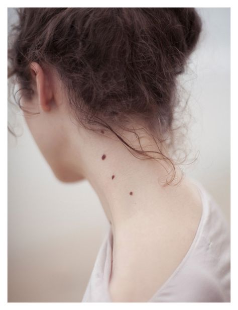 heart freckle... family tattoo idea @Wendy Childs @Amanda Childs Skin Moles, Dragon Age Origins, Weird Fish, Beauty Mark, Moustaches, Dragon Age, Neck Tattoo, Brown Dress, Mole