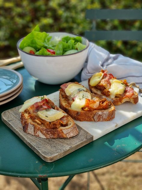 Comment faire de délicieuses tartines au fromage fondu ? | Audrey Cuisine Camembert Cheese, Dairy, Cheese, Snacks