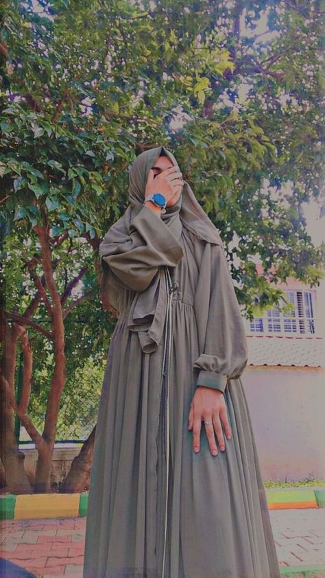 x.KHaDijA cHouHaN Hijab Girl Dpz Hidden Face, Hide Face Dp, Hijab Pic, Dp For Girl, Noor Khan, Friend Dates, Female Portrait Poses, Hijab Dpz, Snap Streaks