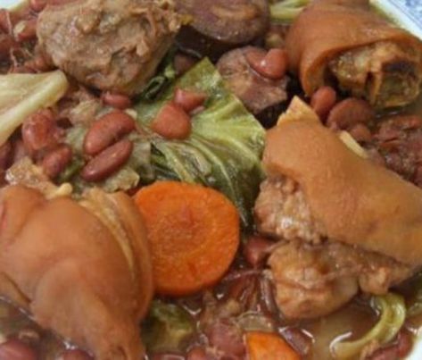 Feijoada Recipe, Portuguese Recipes, Pork Dishes, African Food, Meat Dishes, I Love Food, Traditional Food, Soul Food, Meat Recipes