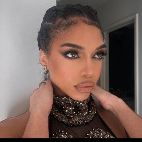 Official Lori Harvey FanPage👜 on Instagram: "The last of the Gold Party" Lori Harvey Braids, Lori Harvey Makeup, Lori Harvey Hair, Lori Harvey, Best Beauty Tips, Gold Party, Black American, The Gold, Makeup Inspo