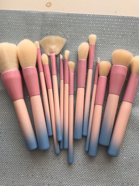 Makeup Brushes Collection, Brush Sets Makeup, Makeup Products Brushes & Tools, Aesthetic Makeup Brushes Set, Brush Make Up, Make Up Brush Set, Penyimpanan Makeup, Alat Makeup, Makeup Brush Set Pink