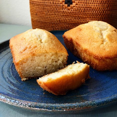 Mini Pound Cakes, Mini Bread Loaves, Mini Loaf Cakes, Blackberry Dessert, Butter Pound Cake, Almond Pound Cakes, Pound Cakes, Mini Loaf, Cooking For One