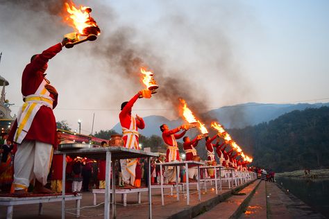 Evening Ganga Aarti at Rishikesh, Uttarakhand. An aarti is a devotional ritual that uses fire as an offering. It's usually made in the form of a lit lamp and flowers that's floated down the river. The offering is made to the River Ganga, also affectionately referred to as Maa Ganga - the most holy river in India.  The purpose of performing aarti is the waving of lighted wicks before the deities in a spirit of humility and gratitude, wherein faithful followers become immersed in God's divine form Ganga Aarti Video, Ganga Ghat, True Yoga, Yoga Guru, Rishikesh India, Indian Navy, Haridwar, Yoga School, Vision Board Affirmations