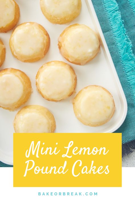 These from-scratch Mini Lemon Pound Cakes have so much lemony deliciousness with lemon in both the cakes and the glaze. Plus, they're just adorable! - Bake or Break #cake #poundcake #lemon #minidessert Lemon Pound Cakes, Cakes Coconut, Cakes Strawberry, Coconut Cakes, Butter Cakes, Lemon Treats, Lemon Cakes, Carrot Cakes, Cakes Chocolate