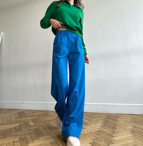 Styling Blue Pants, Blue Tailored Pants Outfit, Bright Blue Pants Outfit, Electric Blue Pants Outfit, Electric Blue Pants, Blue Trousers Outfit, Bold Fashion Outfits, Tailored Pants Outfit, Bright Blue Pants