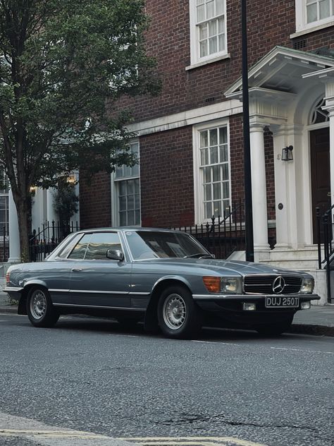 Old car mercedes in London Old Cars Mercedes, Ninth House, Car Mercedes, Old Mercedes, Cool Old Cars, Grey Car, Mercedes E Class, Hardy Boys, Mercedes Car